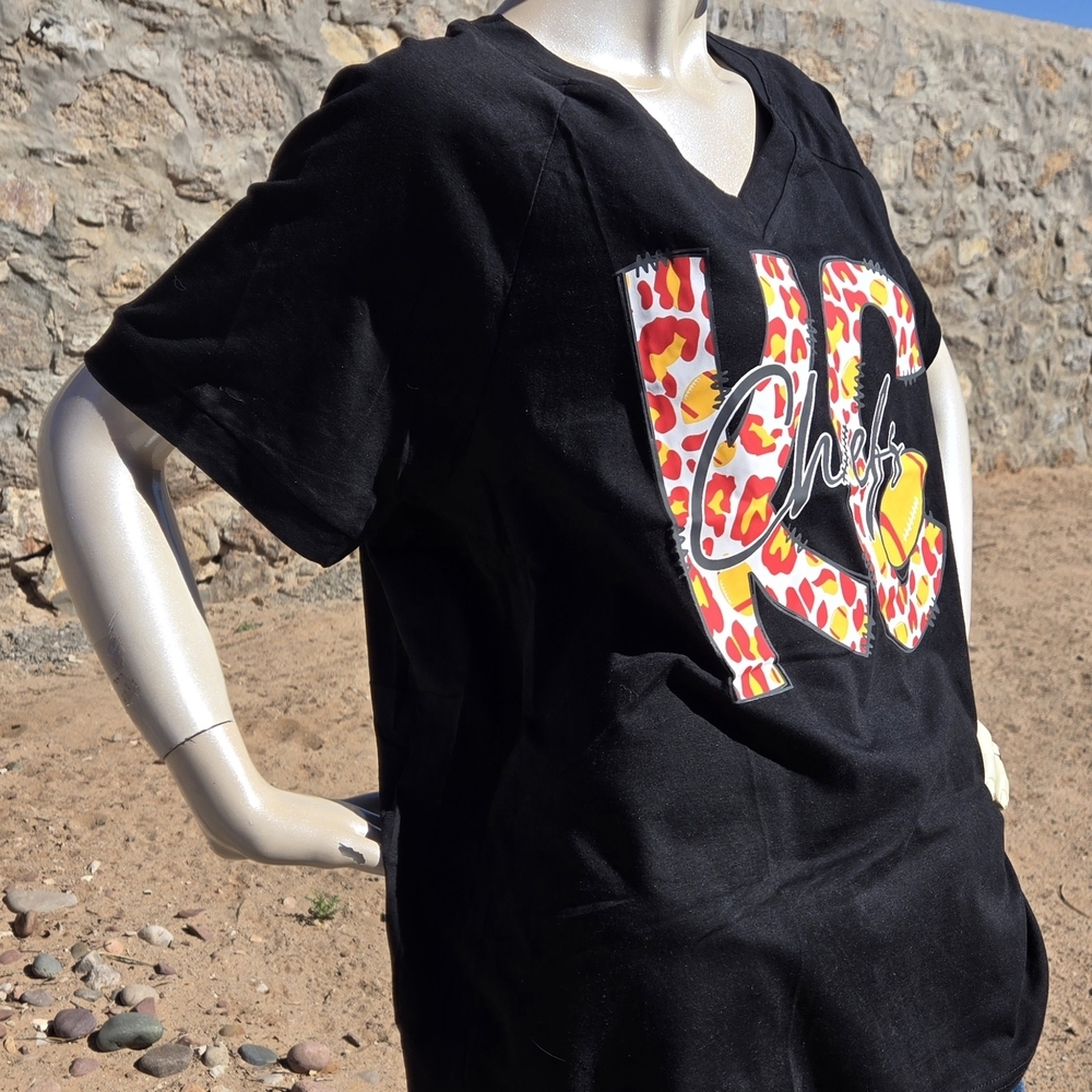 Kansas City Chiefs Leopard Print KC Tee Black V Neck Size Large - Picture 3 of 13